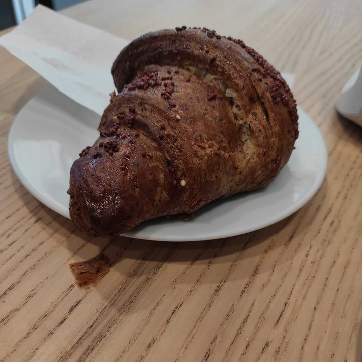 review photo of I Gelati di Gaia Brioche Vegana Al Ribes Nero shared by @ipecacuana on 27 Oct 2022 - review