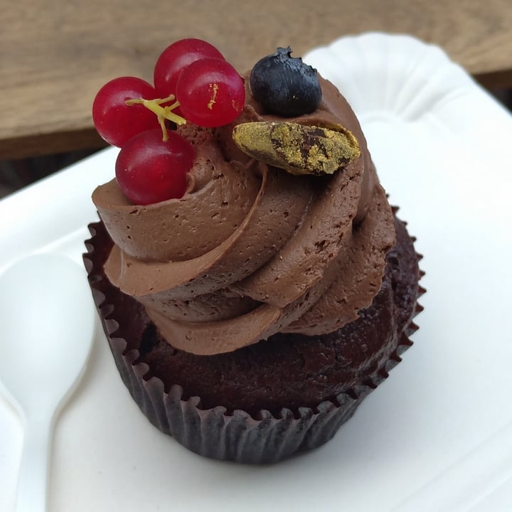 photo of Tauer Bakery Cupcake Foresta Nera shared by @beavegan on  01 Oct 2020 - review