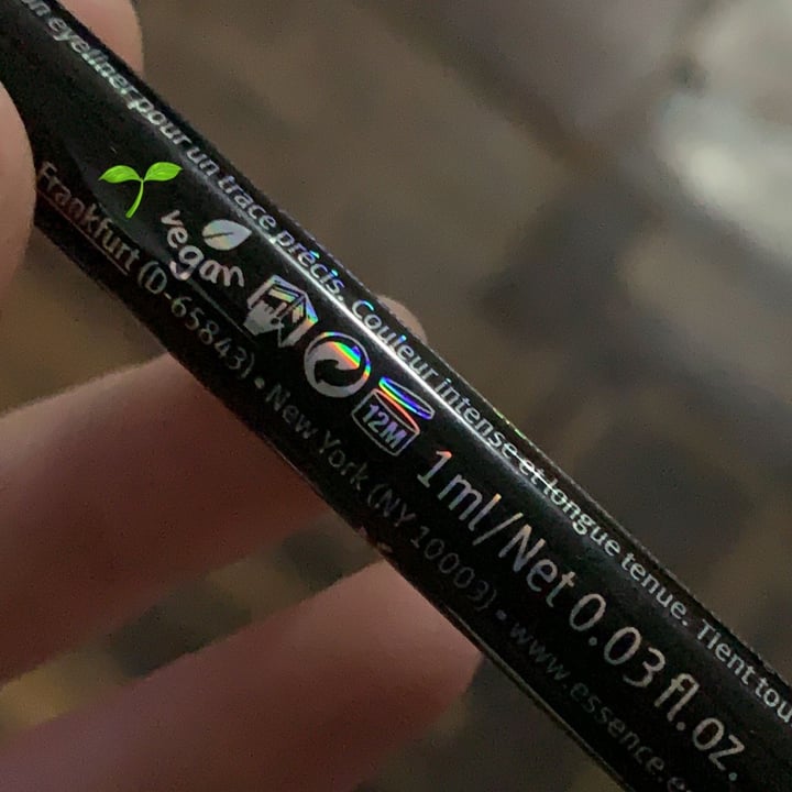 review photo of Essence Cosmetics Eyeliner Pen Extra Longlasting shared by @antoveggie on 14 Jul 2021 - review