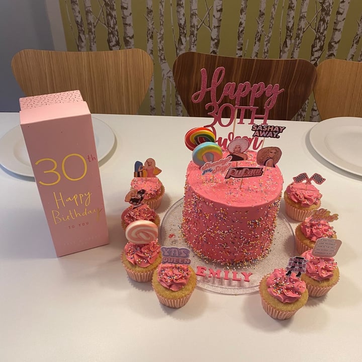 photo of Little Dumplings Cakes Leeds Lemon Cake And Cupcakes shared by @pointsofellie on  19 Jun 2022 - review