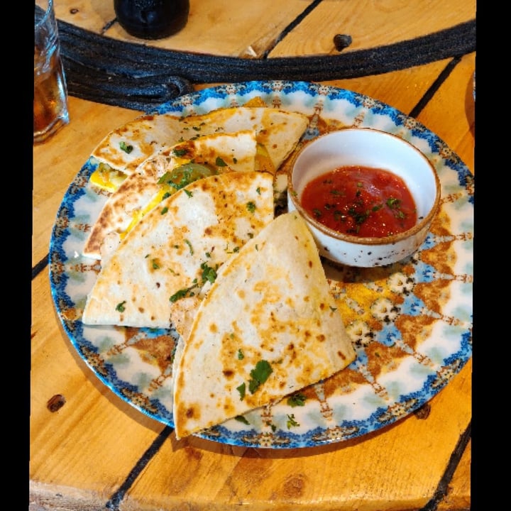 photo of Amarre Marina - Vegan food & Drinks Chick quesadillas shared by @bernat on  18 Mar 2022 - review