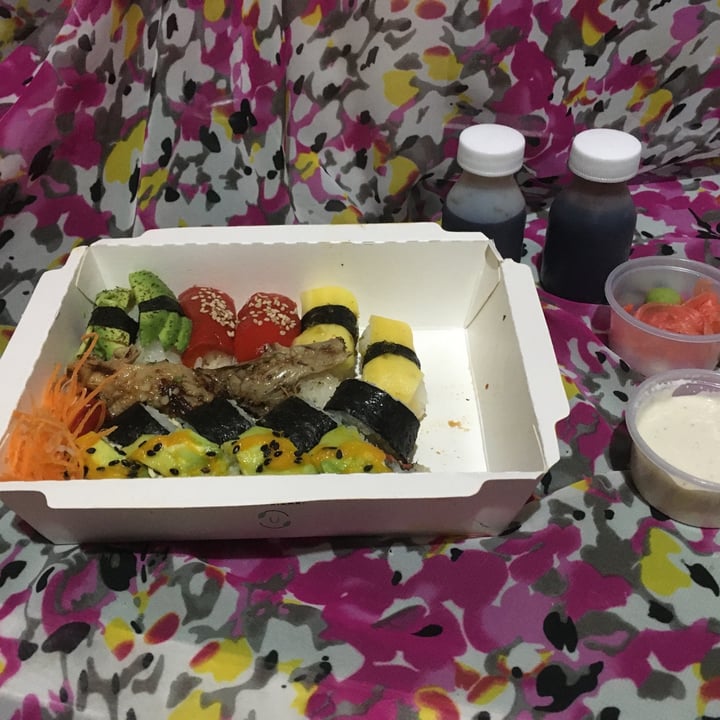 photo of Let it V - Vegan Sushi Tabla Hey Jude shared by @lauchis on  02 Dec 2020 - review
