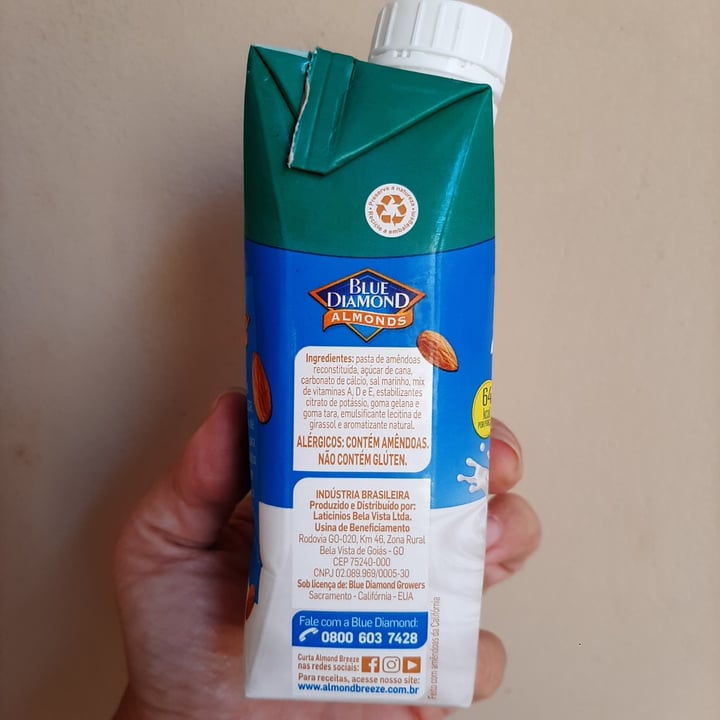 photo of blue diamond almonds Almond Breeze Chocolate shared by @sgarbosa on  29 Jun 2022 - review