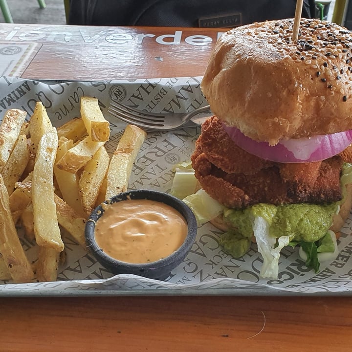 photo of Revolucion Verde Chickn free burger shared by @gustavoslaf on  01 Oct 2021 - review