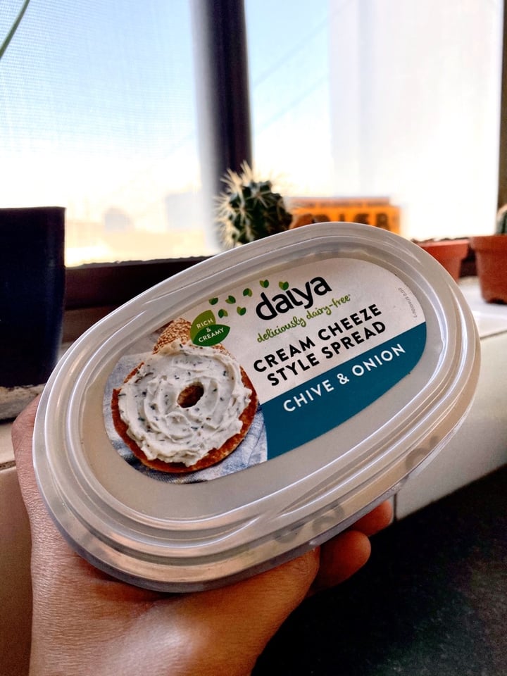 photo of Daiya Chive & Onion Cream Cheeze Style Spread shared by @jourbano on  03 Dec 2019 - review