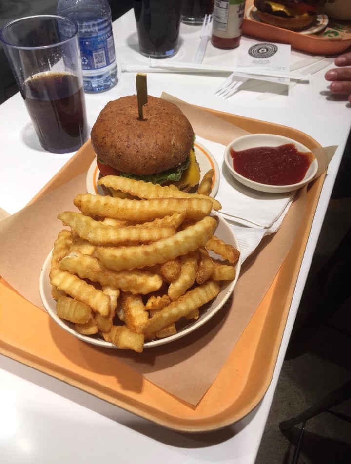 photo of Next Level Burger Brooklyn Classic Cheeseburger shared by @ivanjimenes on  20 Nov 2019 - review