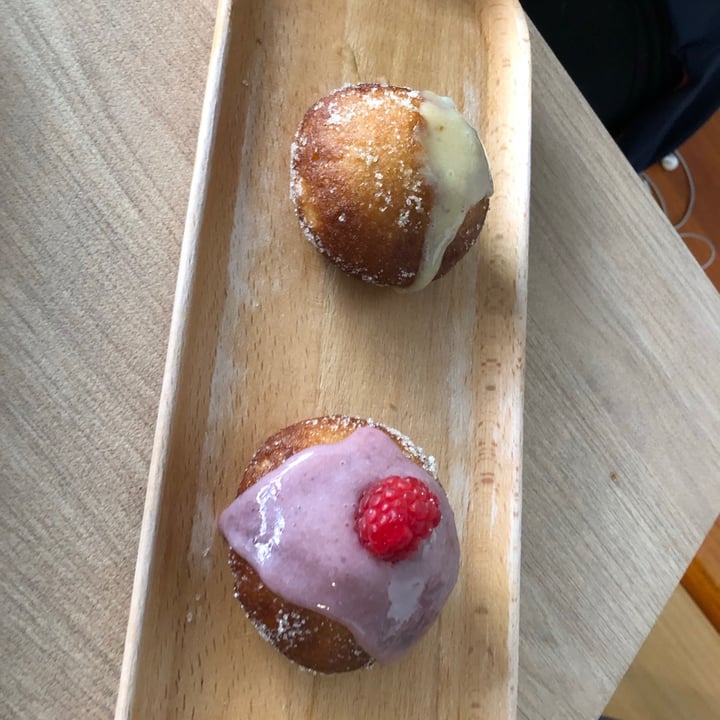 photo of Comeco Foods Raspberry Custard Donut shared by @sydneyvegman on  05 Jul 2020 - review