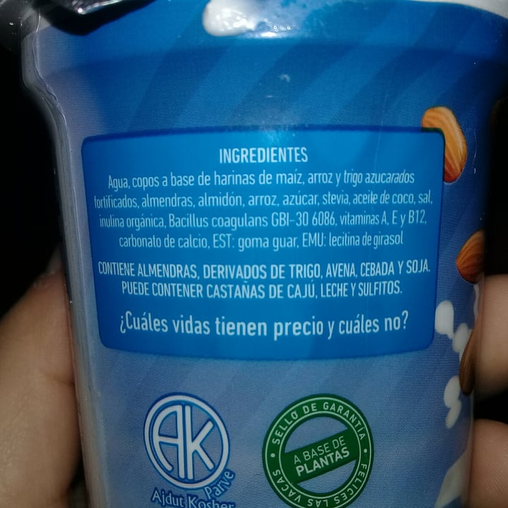 photo of Felices Las Vacas Yogur de Almendras y Durazno shared by @ariananoemi on  11 Jun 2021 - review