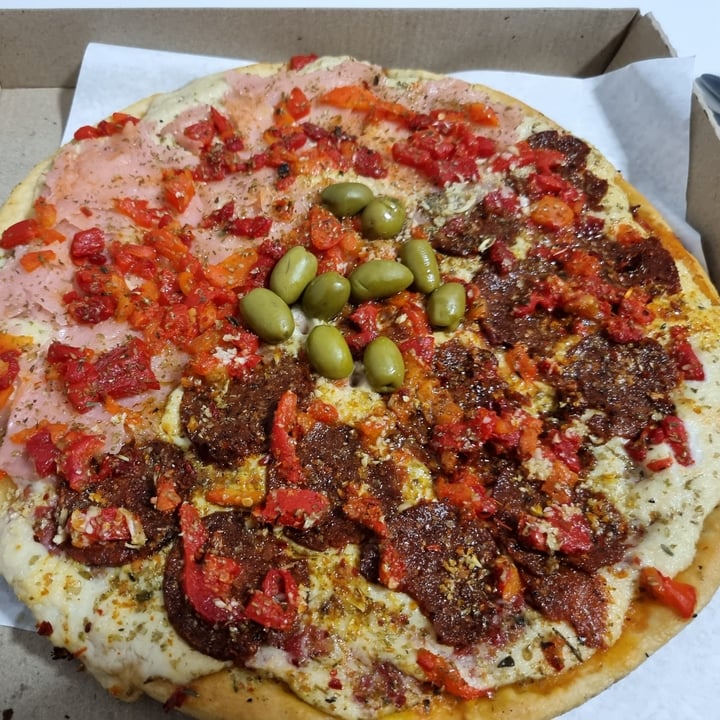 review photo of Flipper Pizza Pizza De Calabresa Y Jamón shared by @julic8 on 01 Dec 2021 - review