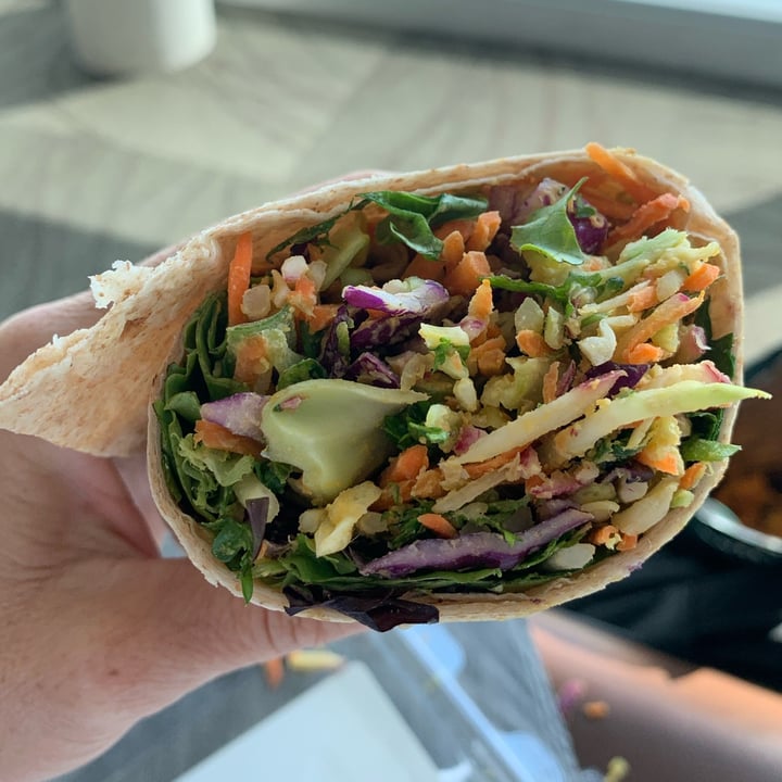 photo of The Traveler’s Best Vegan Veggie Hummus Wrap shared by @mandaly56 on  24 May 2022 - review