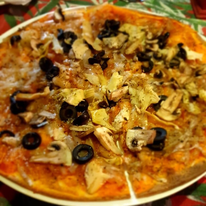 photo of Vegan E Meet Italy Foresta pizza shared by @leeanneg on  15 Aug 2021 - review