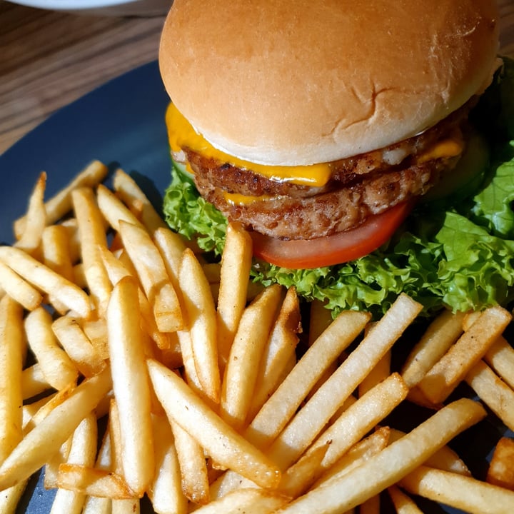 photo of Botanict Double cheese burger shared by @whyniveg on  28 Dec 2020 - review