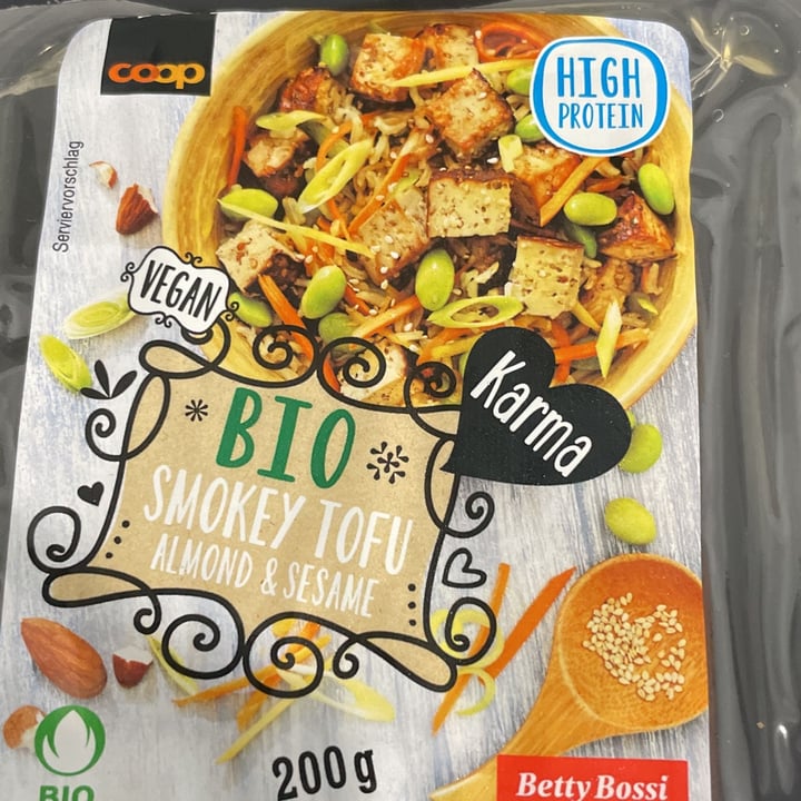 review photo of Coop Karma bio smokey tofu almond and sesame shared by @jimenapuente on 02 Nov 2022 - review
