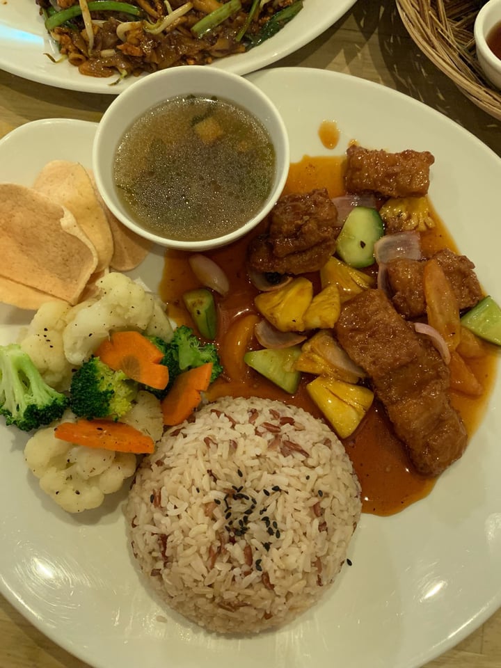 photo of Loving Hut Sweet & sour nuggets shared by @solitudinem on  23 Jun 2019 - review