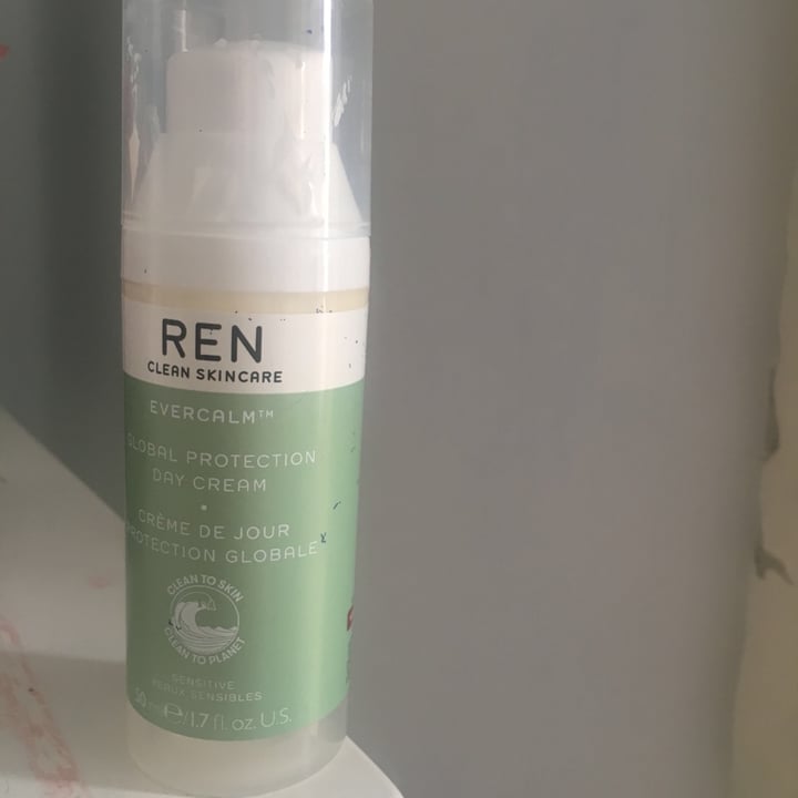 photo of REN Clean Skincare Evercalm Global Protection Day Cream shared by @annaskeens on  30 Jun 2021 - review