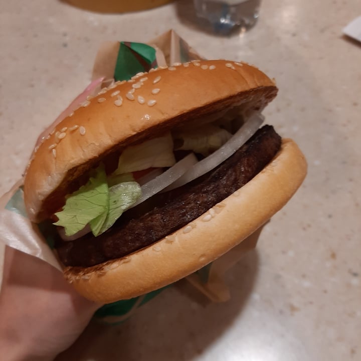 photo of Burger King Plant Based Whopper shared by @chiarabis on  08 Nov 2022 - review