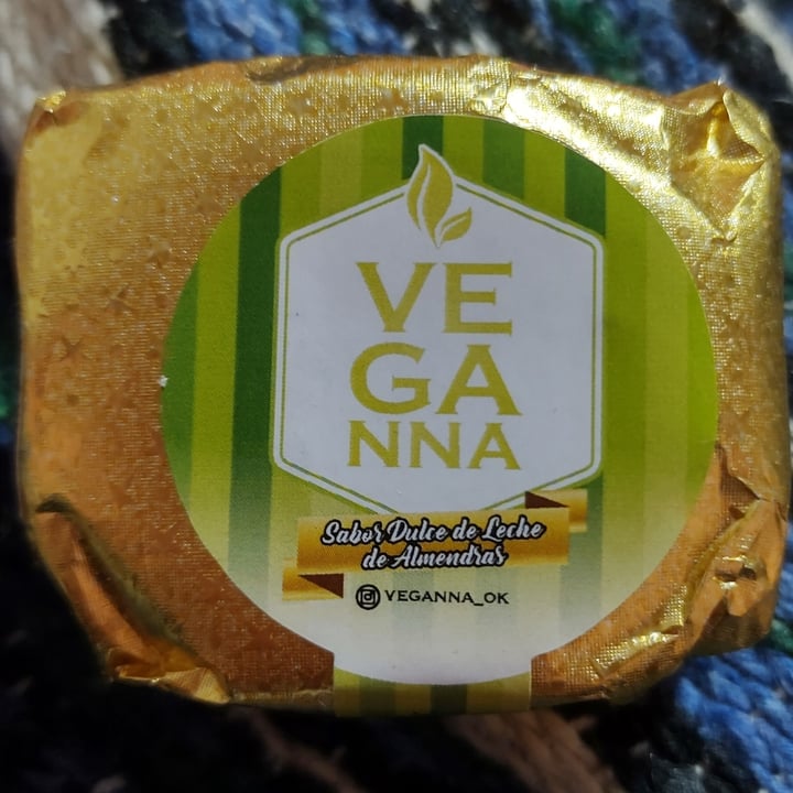 photo of Veganna Alfajor de dulce de leche de almendras shared by @meliicaffaro on  04 Jul 2021 - review