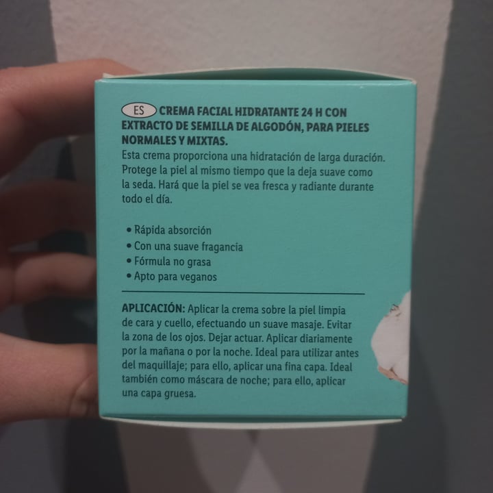 photo of Cien Crema facial para pieles normales a mixtas shared by @heiru on  26 May 2022 - review