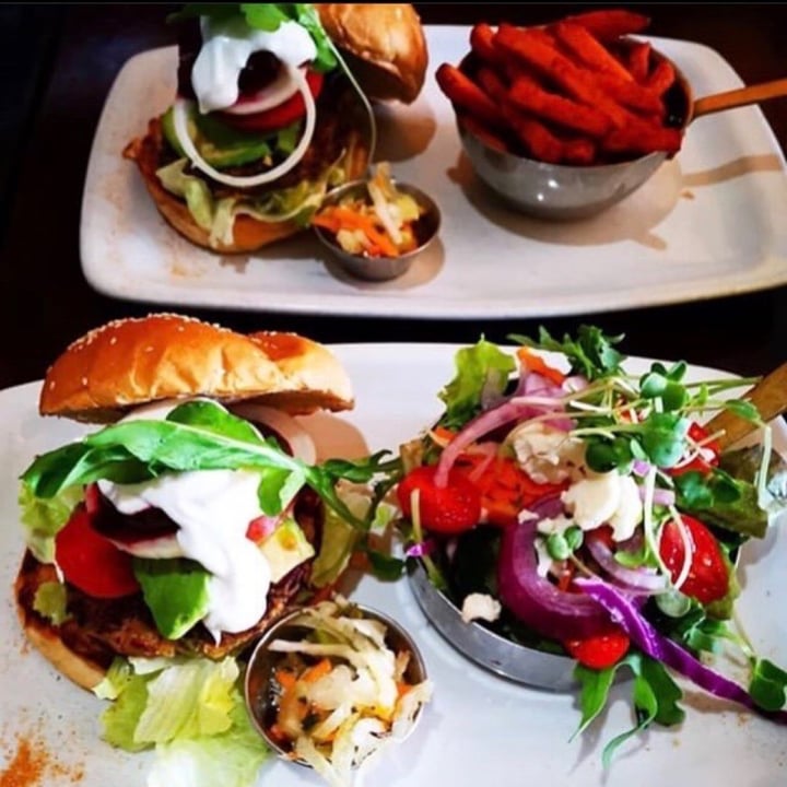 photo of Nina's Real Food Vegan Burger shared by @veganinafrica on  02 Jun 2020 - review
