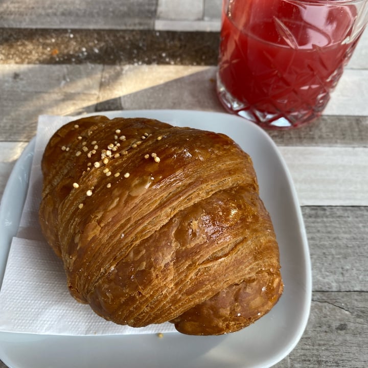 photo of Lorenzo Pasticceria & Caffè brioches vegana vuota shared by @sarabosio on  11 Aug 2022 - review