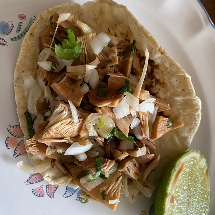 photo of Cafetería También Taco De Carnitas De Yaca shared by @unidad-animal on  14 Sep 2020 - review