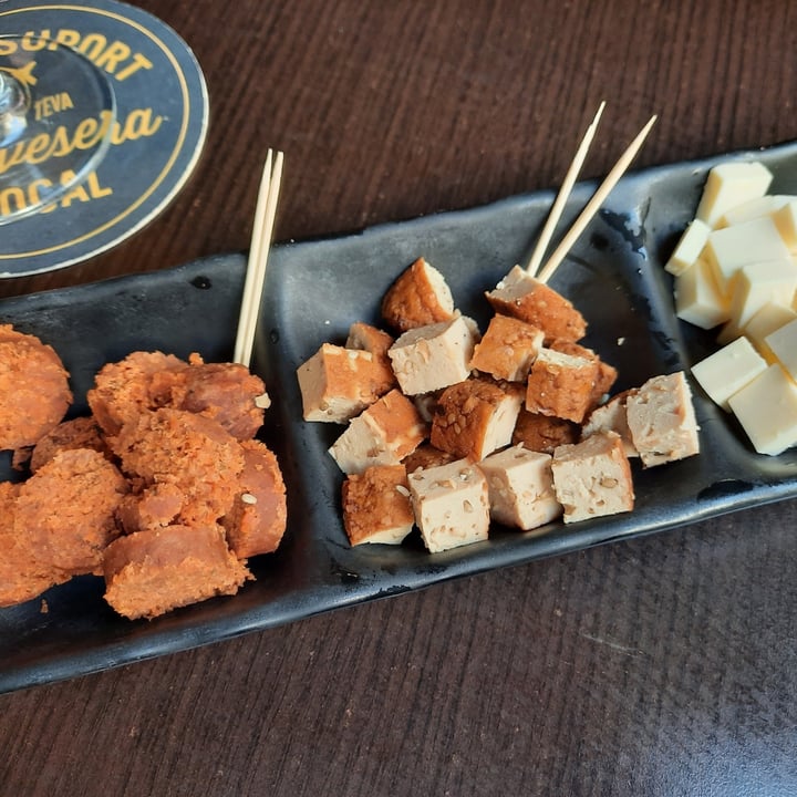 photo of B-12 Rte Bar Vegano Trio de dados de queso, chorizo y tofu ahumado shared by @omilla on  20 Apr 2022 - review