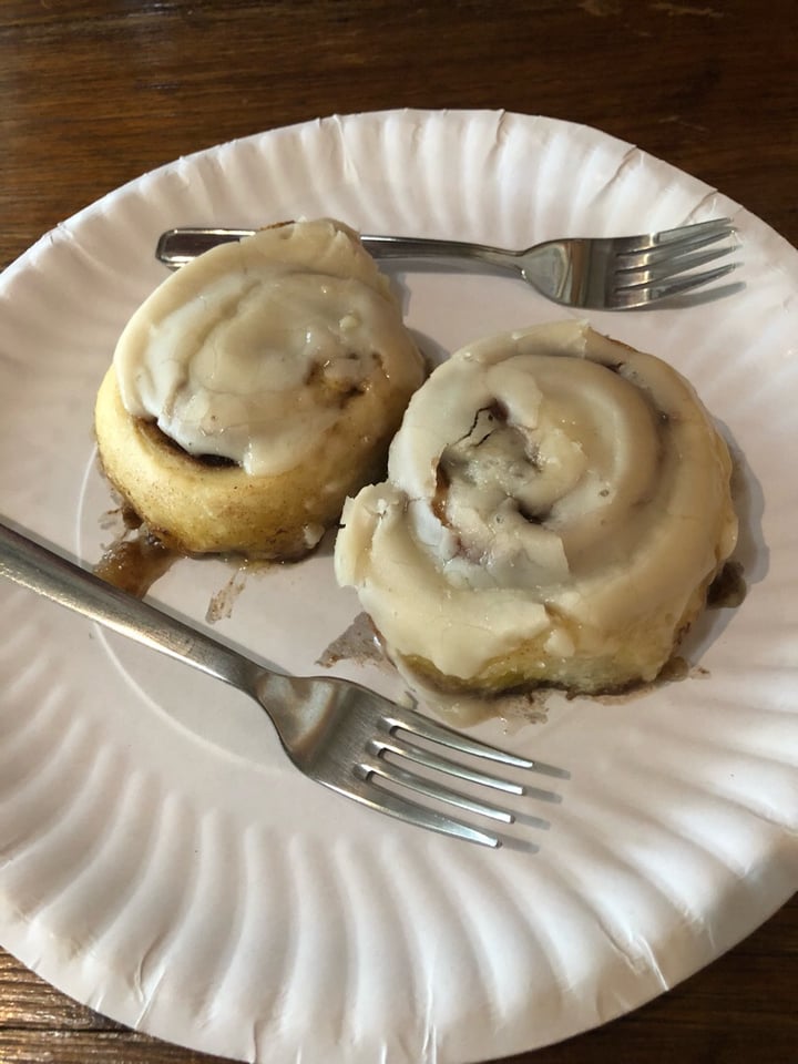 photo of Blue Diamond Cinnamon roll shared by @ateretgoldman on  28 Jun 2018 - review