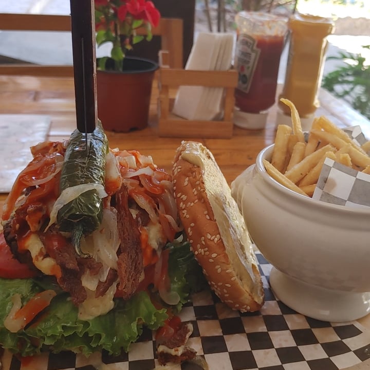 review photo of Blooming ONION Hamburguesa Happy Farm shared by @valenwalen on 26 Dec 2021 - review