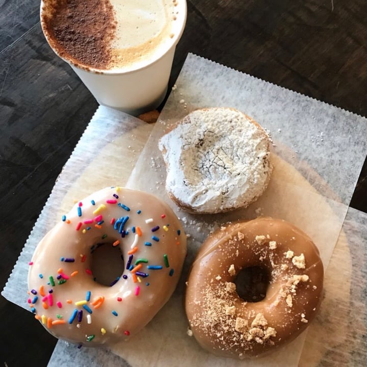 photo of Dun-Well Doughnuts Vegan Donuts shared by @broccolirobe on  04 Aug 2020 - review