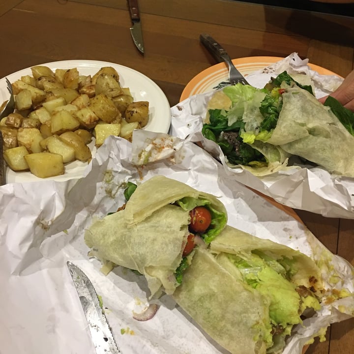 photo of Estilo Veggie Burrito shared by @alessia on  21 Oct 2020 - review