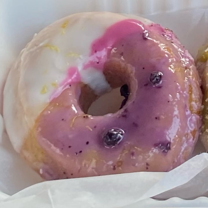 photo of V-Grits Blueberry Lemon Donut shared by @kristyahimsa on  08 Jul 2022 - review