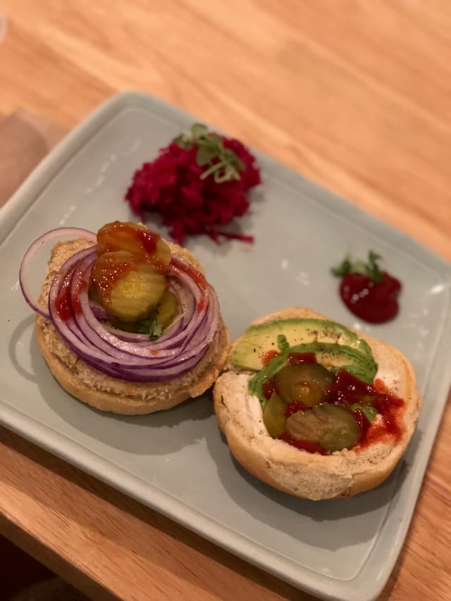 菜肴“Spicy Tuna Burger”的照片