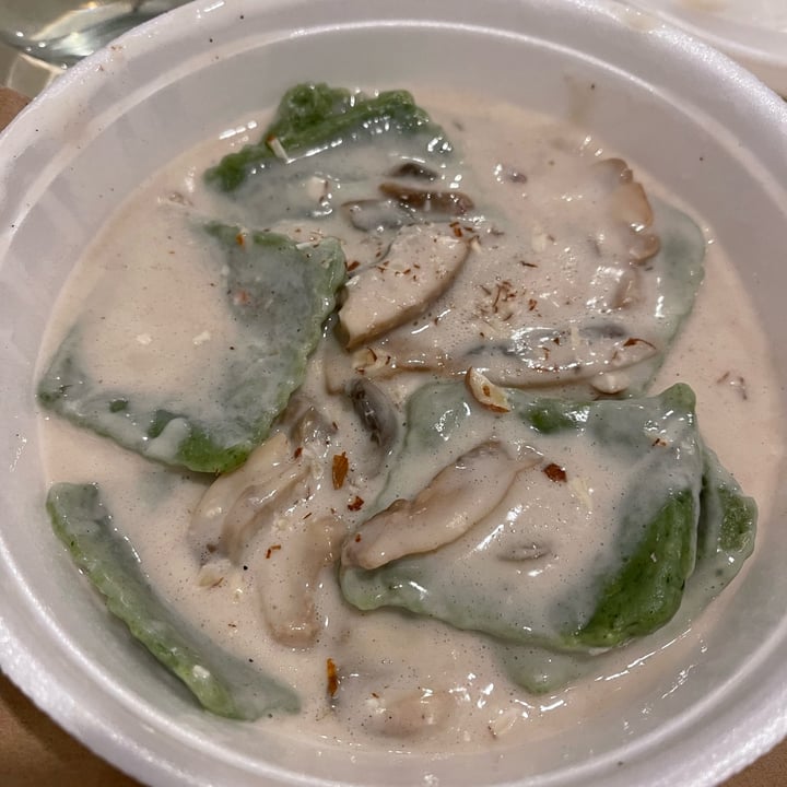 photo of El patio vegan raviolones de espinaca Con Crema shared by @mariaeugsanchez on  16 Aug 2022 - review