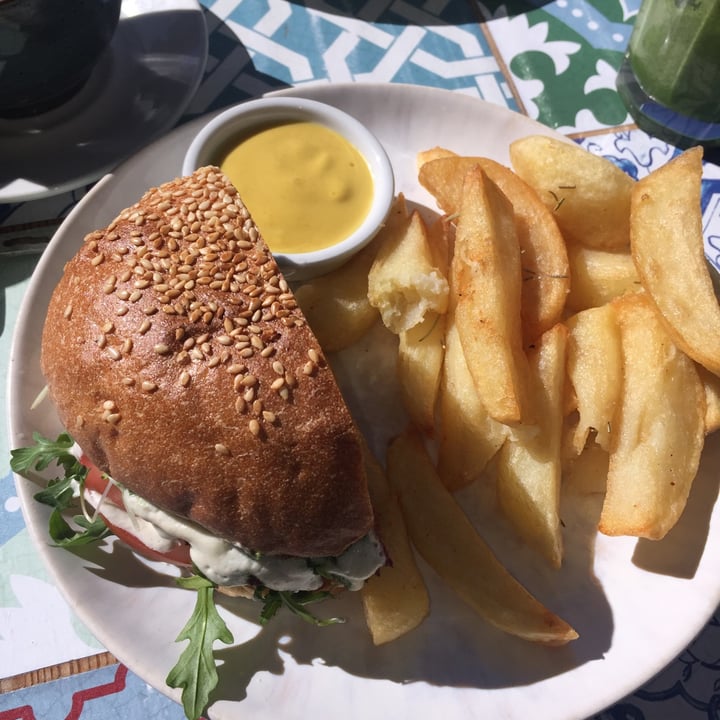 photo of Blended Health Cafe & Catering The Classic Burger shared by @katemeeser on  01 Aug 2020 - review