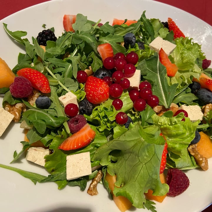 photo of American Lounge Bar Bistro Matisse Vegan Salad shared by @elisa7 on  02 Oct 2022 - review