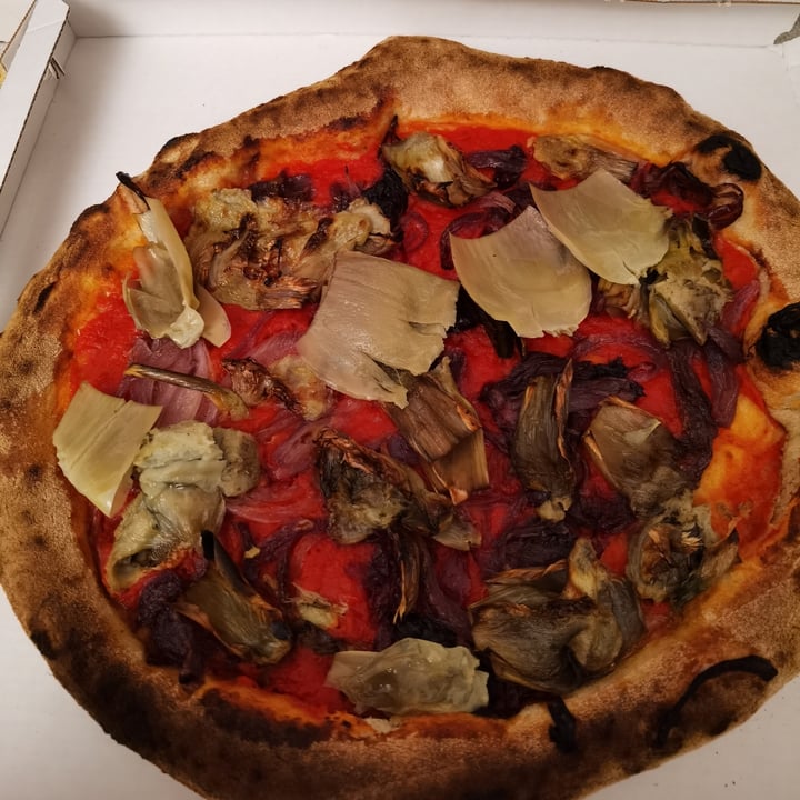 photo of La Pastorella Pizza con carciofi freschi e cipolle shared by @vulcanoattivo on  22 Jan 2022 - review