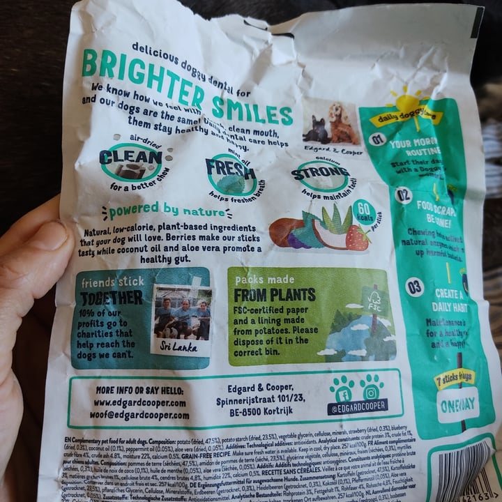 photo of Edgard & Cooper Stick dental Perros Fresa y menta shared by @anniev on  14 May 2021 - review
