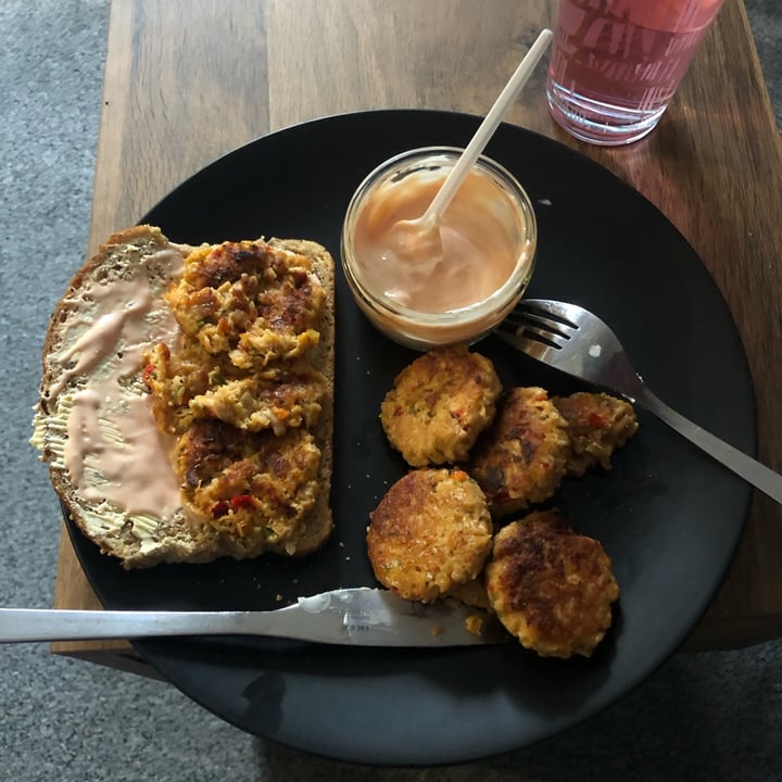 review photo of Good Catch Plant Based Crab Cakes shared by @katiesgalaxy on 14 Dec 2021 - review