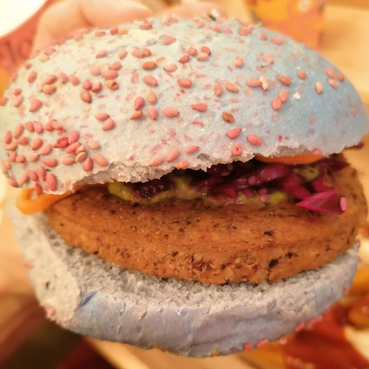 review photo of Flower Burger I Puffi Burger shared by @anitacampana on 11 Apr 2022 - review