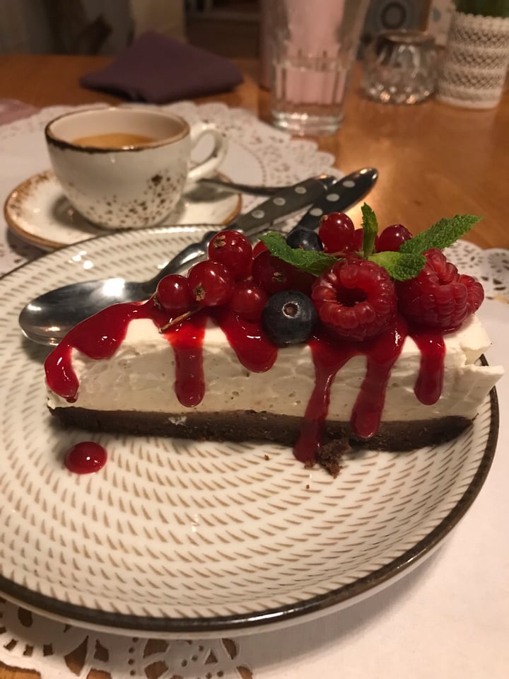 photo of Romeow Cat Bistrot White Cake shared by @jayrenee on  12 Sep 2019 - review