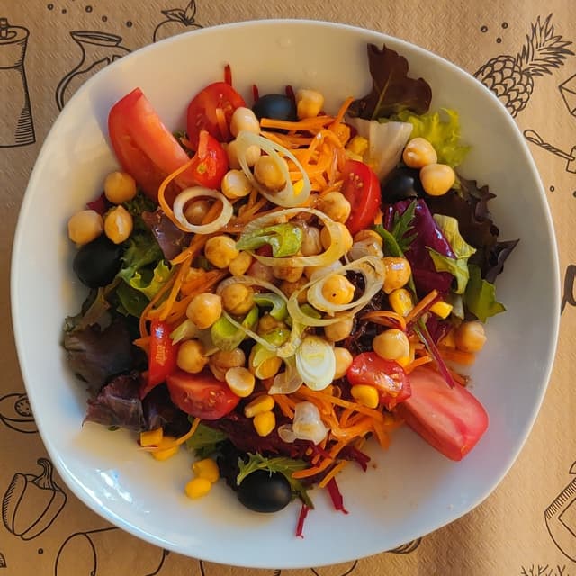 Foto do prato “Ensalada con garbanzos”