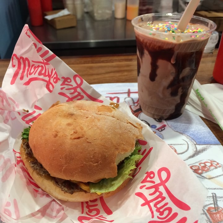 review photo of Monty's Good Burger Single Burger shared by @ameth88 on 15 Feb 2021 - review