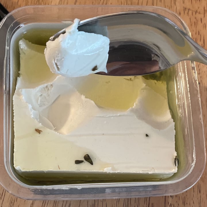 review photo of Grounded Hemp Seed Goat Cheese Garlic Lemon & Thyme shared by @mol on 18 Aug 2022 - review