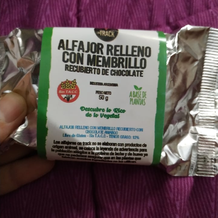 photo of On Track Alfajor relleno de membrillo shared by @beiaene on  10 Apr 2022 - review