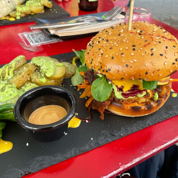 review photo of Sanissimo Príncipe Pio Veggie Burger Yanomami shared by @simonavaccaro on 19 Dec 2022 - review