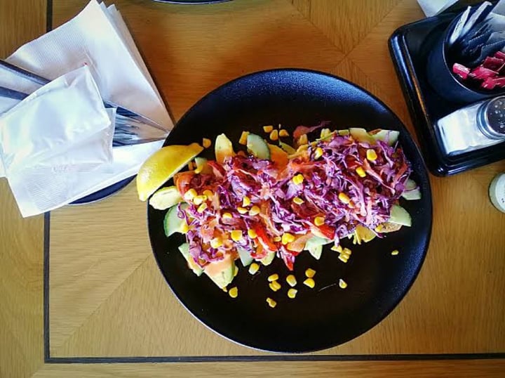 review photo of Mugg & Bean Avo And Rainbow Slaw Toast shared by @nikitadigiulio on 01 Apr 2020 - review