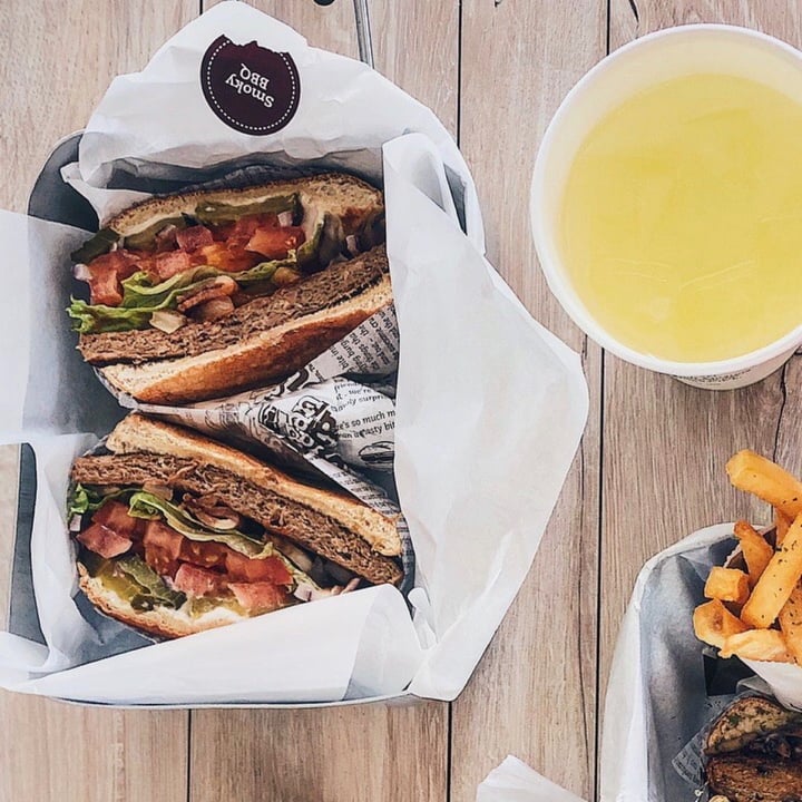 review photo of VeganBurg Singapore Smokey BBQ burger shared by @arinng on 02 May 2020 - review