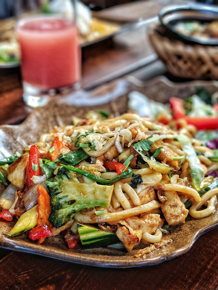 photo of Mom's Creation 25. Udonnudeln Gebraten / fried udon noodles shared by @schmankyvegan on  20 May 2019 - review