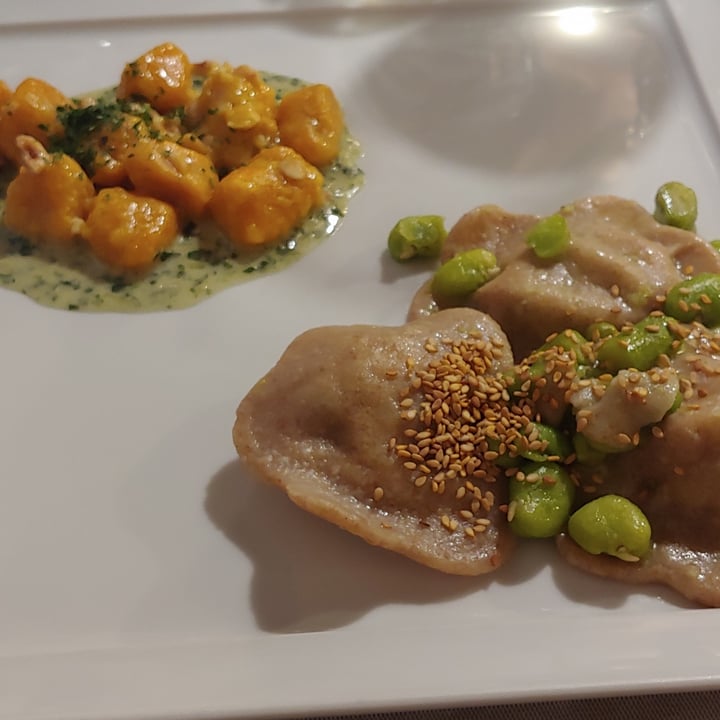 photo of Ristorante Vegano Biologico La Lanterna Bis di primi: Gnocchi Di Carote Con Nocciole e Girasoli Ripieni Di Formaggio Vegetale Con Asparagi e Fave shared by @giuliaaromano on  21 Jun 2022 - review