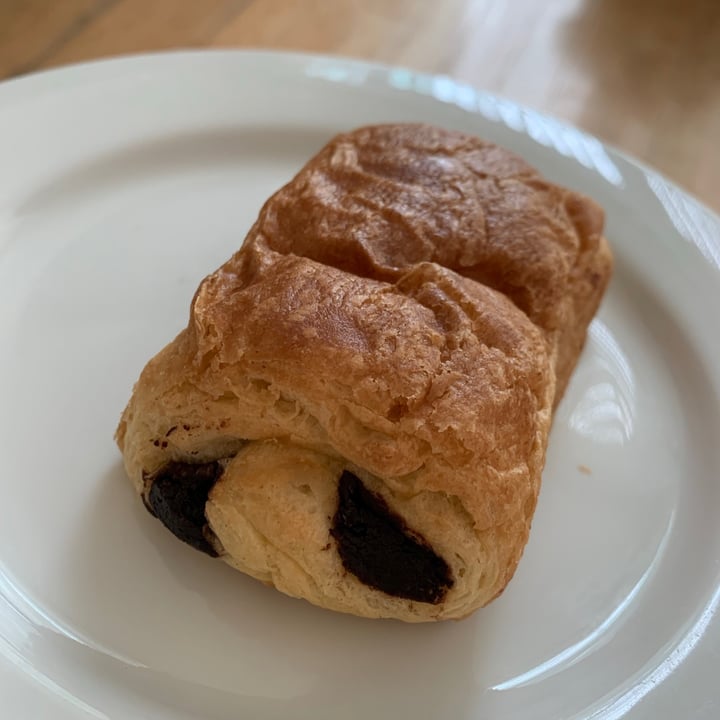 review photo of La Boulangère Vegan Pain Au Chocolat shared by @veganosa on 07 Jul 2021 - review